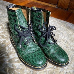 Vintage green croc embossed Dr. Martens